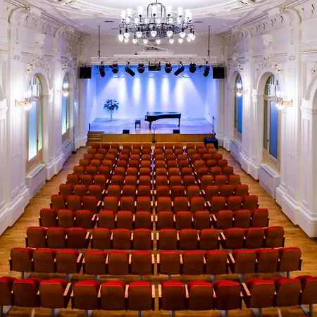 Maya Con Dios Daire Split