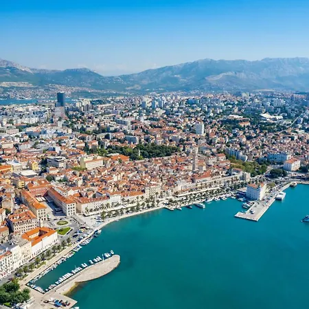 Maya Con Dios Daire Split