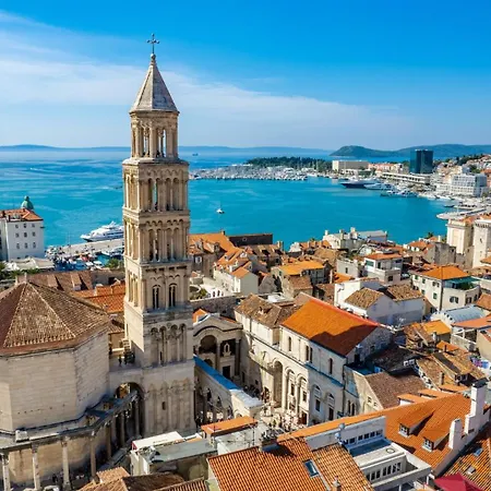 Maya Con Dios Daire *