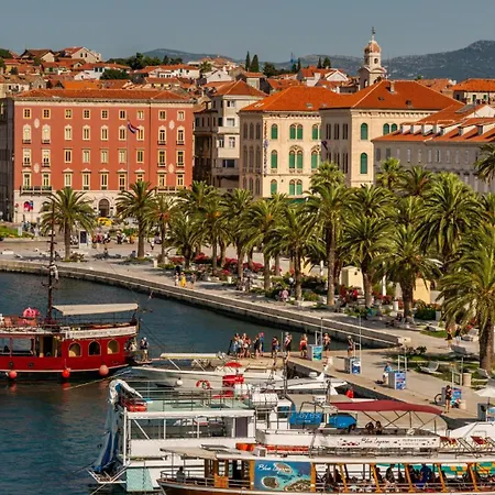 Maya Con Dios Сплит