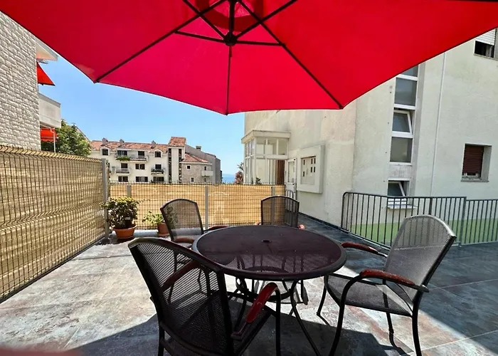 Maya Con Dios Apartment Split