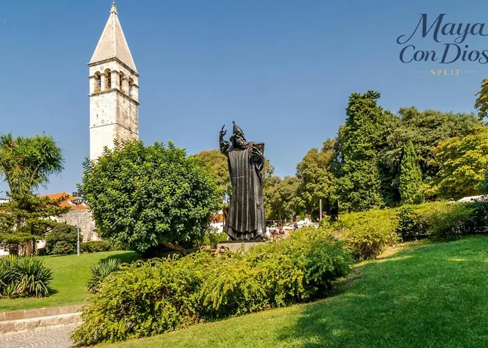 Maya Con Dios Apartment