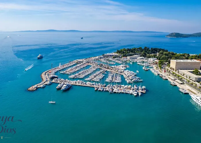 Maya Con Dios Apartment *