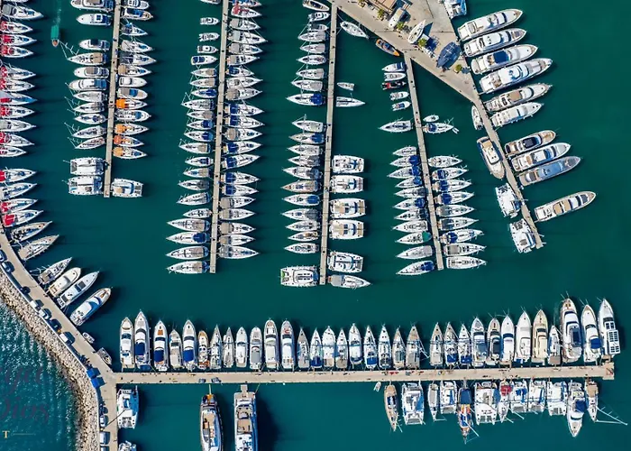Maya Con Dios Apartment Split