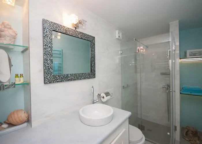 Maya Con Dios Apartment Split