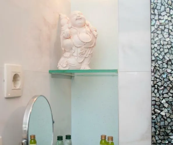 Maya Con Dios Apartment *